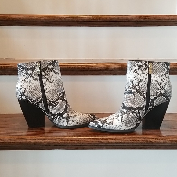 LAST CHANCE! Snakeskin Print Ankle Boots - Picture 8 of 14